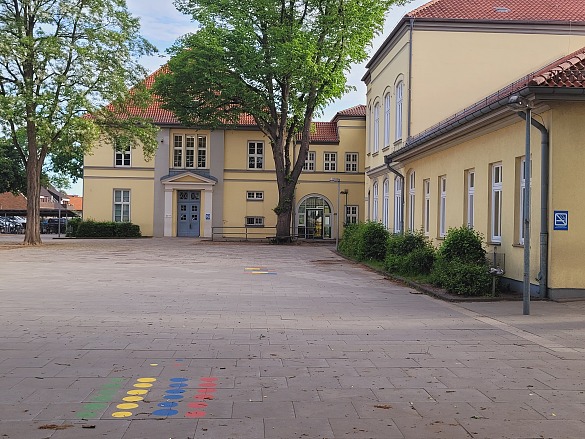 Haupteingang Osterholzer Heerstra&szlig;e